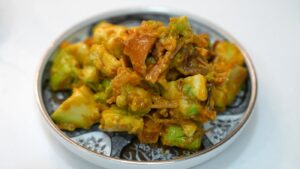 アボカドの食べるラー油和え