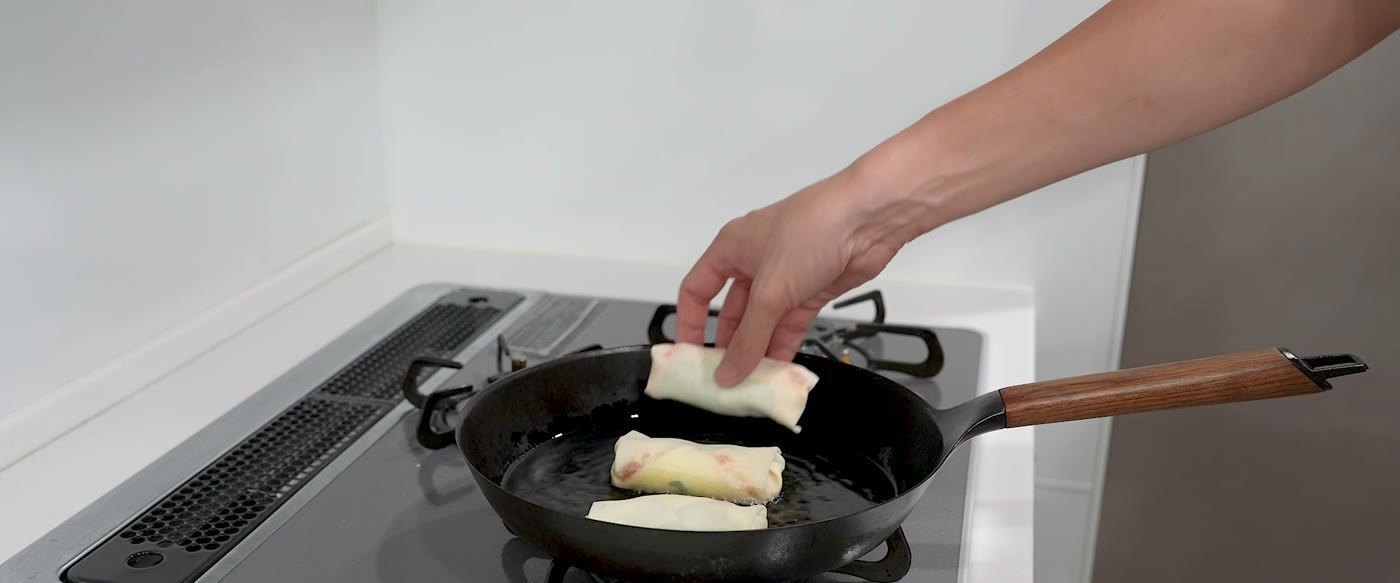 サーモンクリームチーズの春巻き揚げ