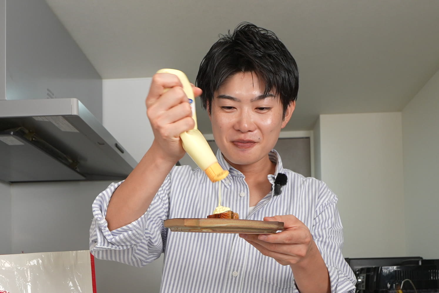 うなぎのお寿司に、食べる分だけマヨネーズを。
