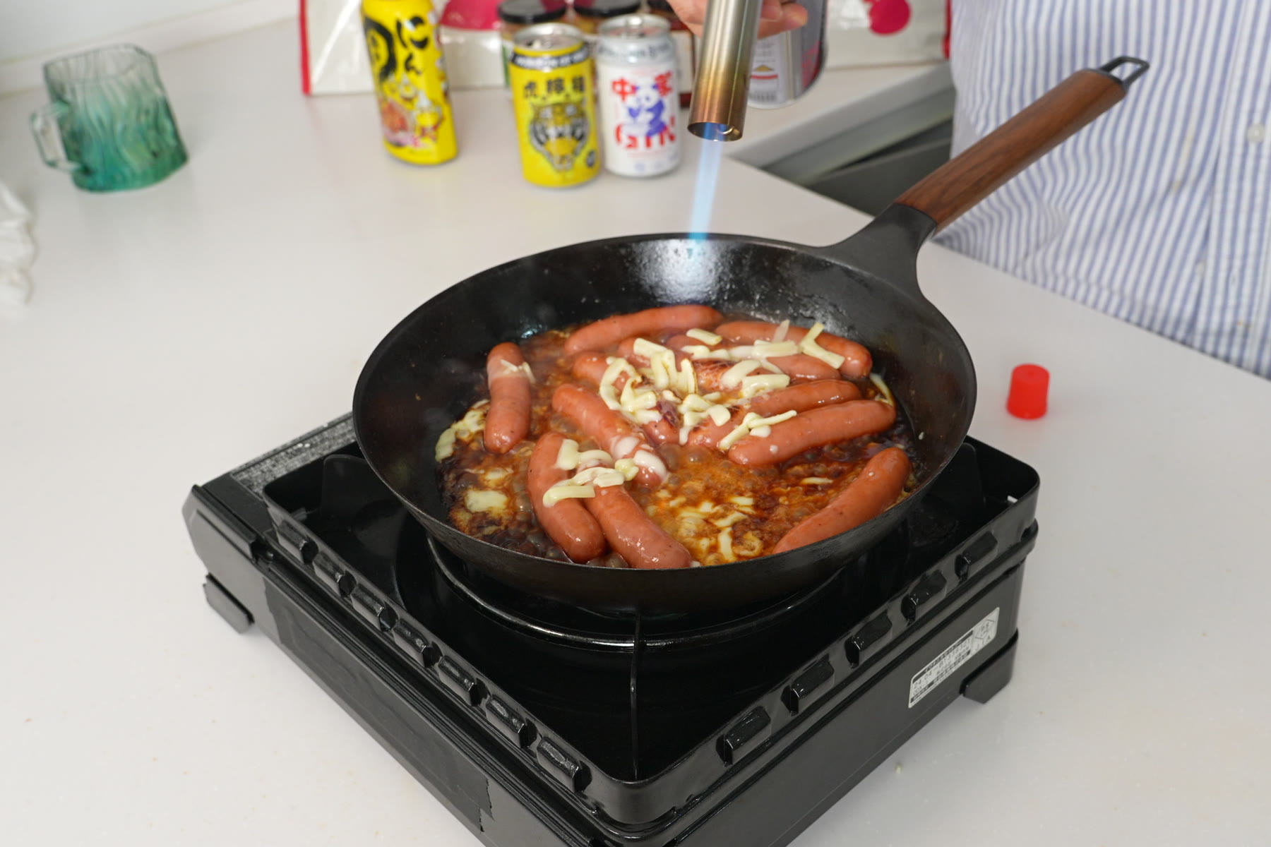 追加のチーズをのせ、表面を炙ります。
